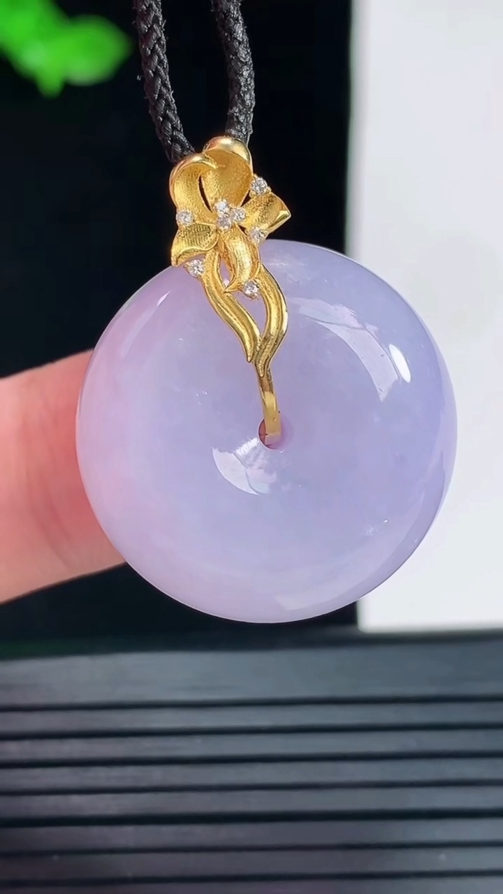 天然A货翡翠18k金紫罗兰平安扣吊坠，尺寸30-24-13重量:15.52g
6月2日