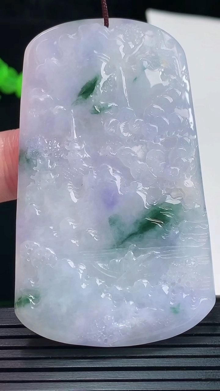 天然A货翡翠紫罗兰 飘花山水牌吊坠，尺寸68-41-5重量:35.91g
6月2日