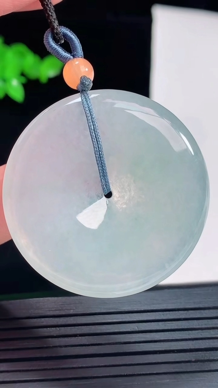 天然A货翡翠平安扣吊坠，尺寸40-5.5重量:19.46g
6月2日
