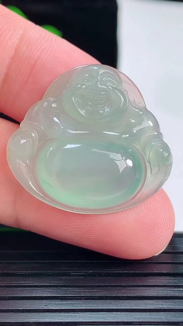 天然A货翡翠佛公吊坠，尺寸26-28.5-5.6重量:6.15g
6月2日