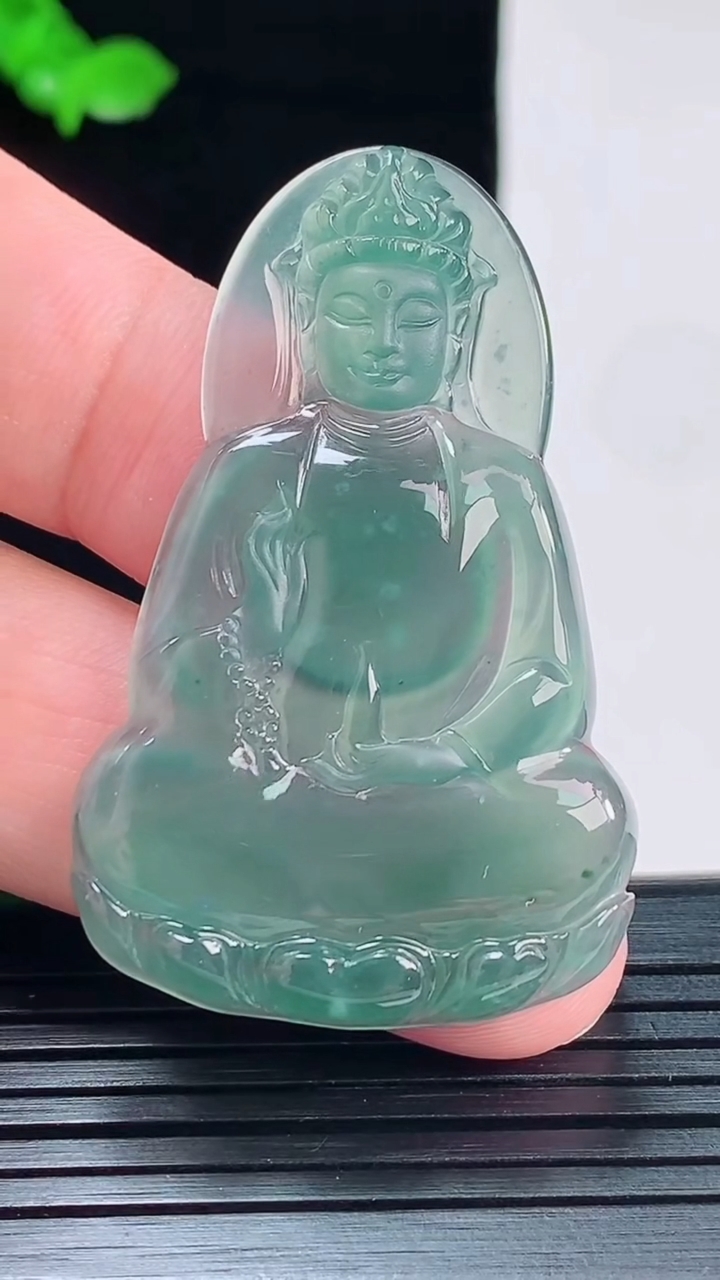 天然A货翡翠素衣观音吊坠，尺寸49-31-4重量:10.15g
6月2日