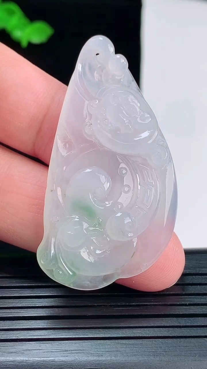天然A货翡翠仿古龙牌吊坠，尺寸53-27-5.6重量:12.50g
6月2日