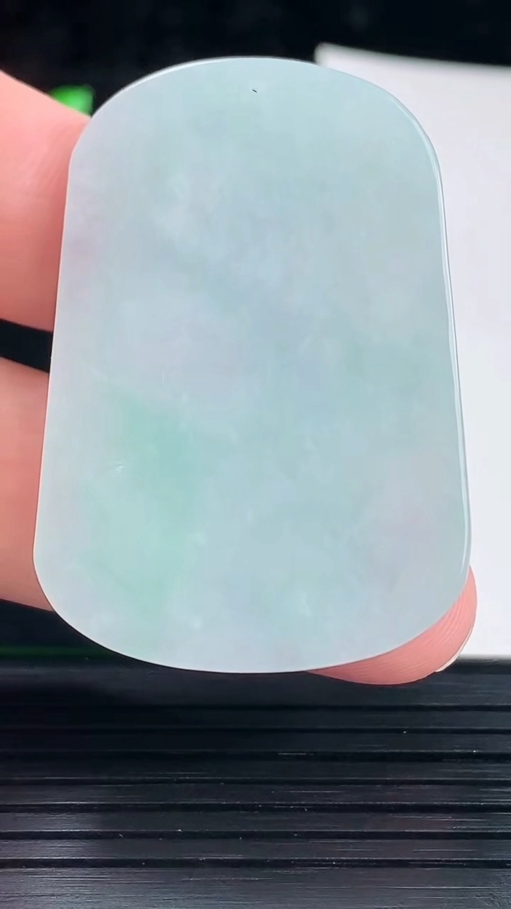 天然A货翡翠生肖狗吊坠，尺寸48-33-5.5重量:16.39g
6月2日