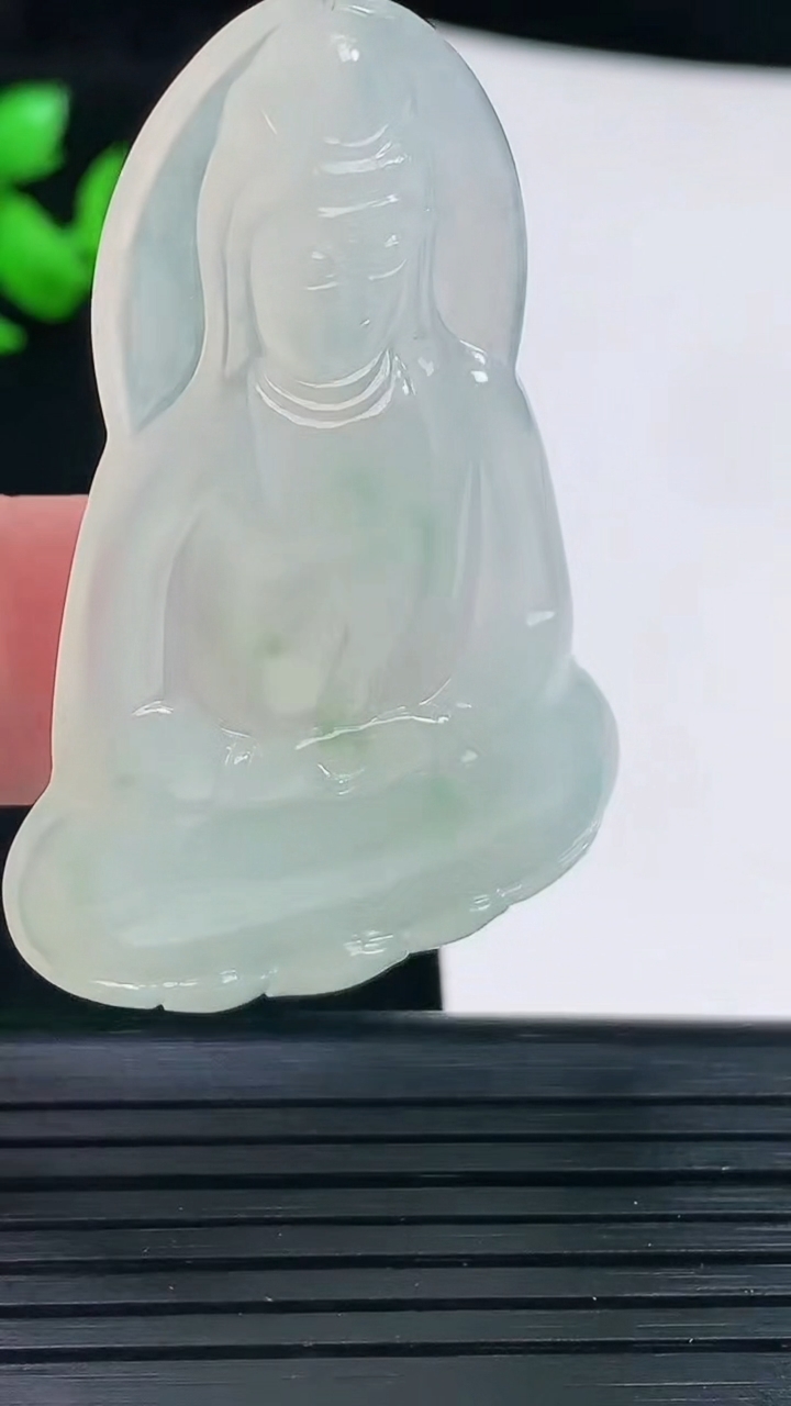 天然A货翡翠素衣观音吊坠，尺寸52.6-34-5重量:15.28g
6月3日