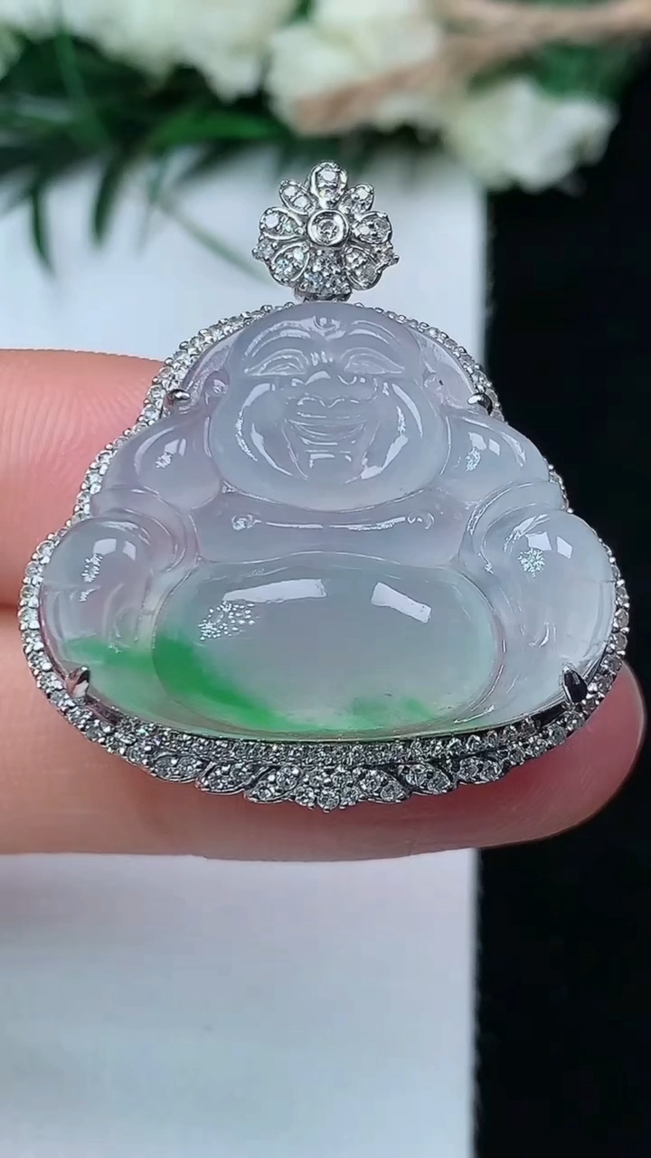 天然A货翡翠佛公吊坠，尺寸32.8-29.2-9.8，裸石20.6-26.8，重量:7.85g
6月