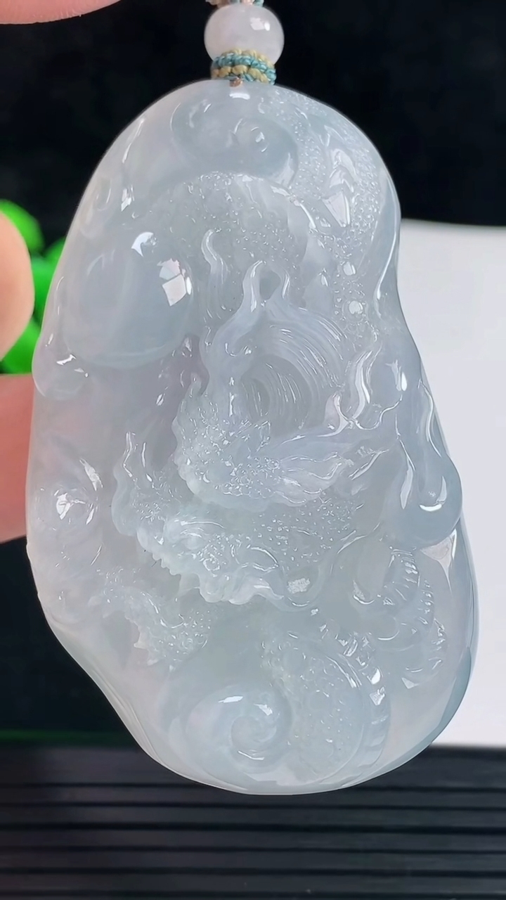 天然A货翡翠种紫罗兰龙牌吊坠，尺寸63-39-13重量:56.95g
6月3日
