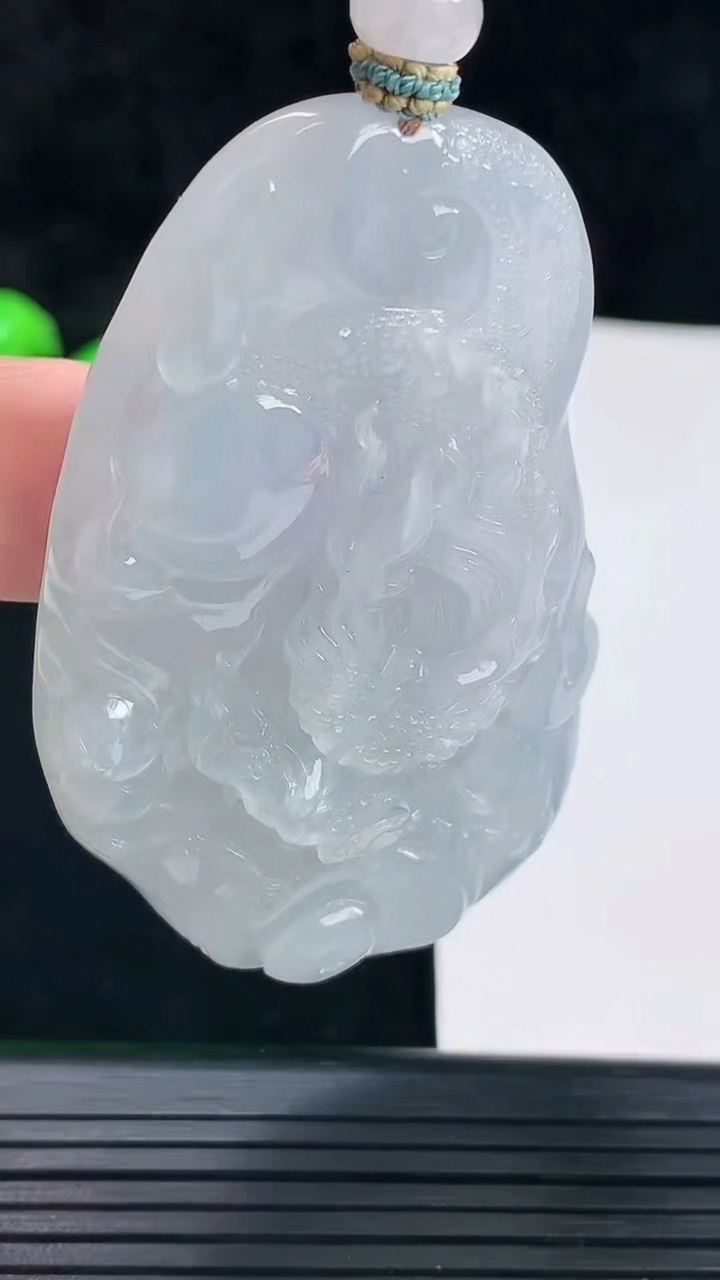 天然A货翡翠种紫罗兰龙牌吊坠，尺寸63-39-13重量:56.95g
6月3日