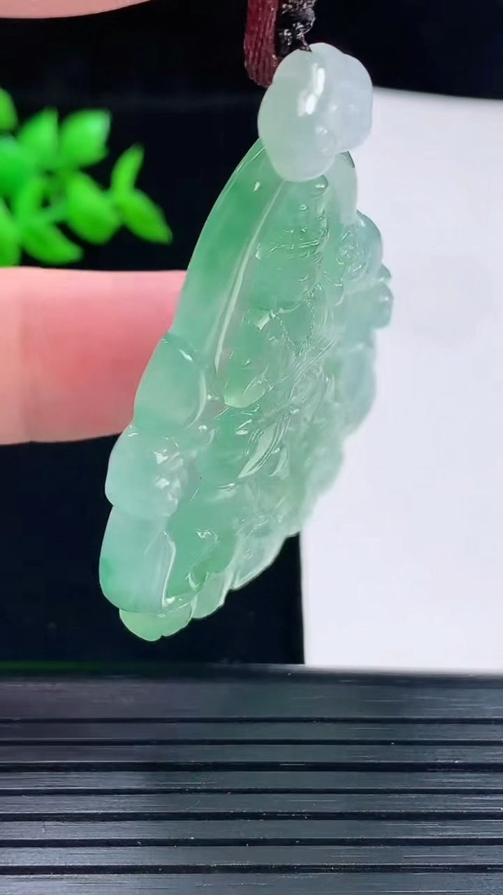 天然A货翡翠普贤菩萨吊坠，尺寸48.5-39-6重量:21.44g
6月3日
