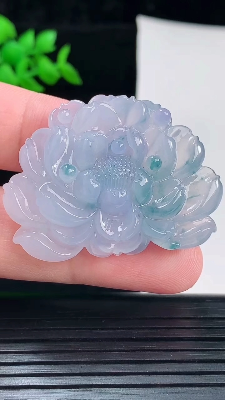 天然A货翡翠紫罗兰 飘花和和美美 荷花吊坠，尺寸32.5-43.8-9重量:16.44g
6月3日