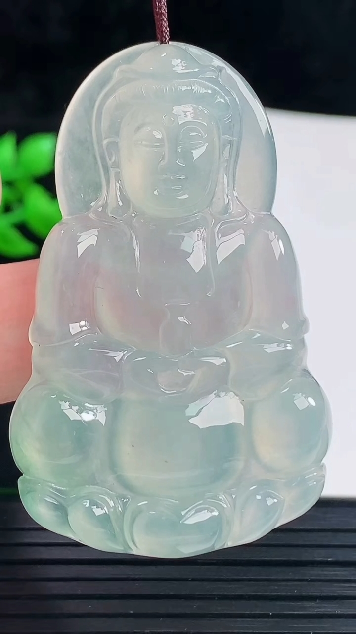 天然A货翡翠正装观音吊坠，尺寸54-34.5-5.6重量:18.99g
6月3日