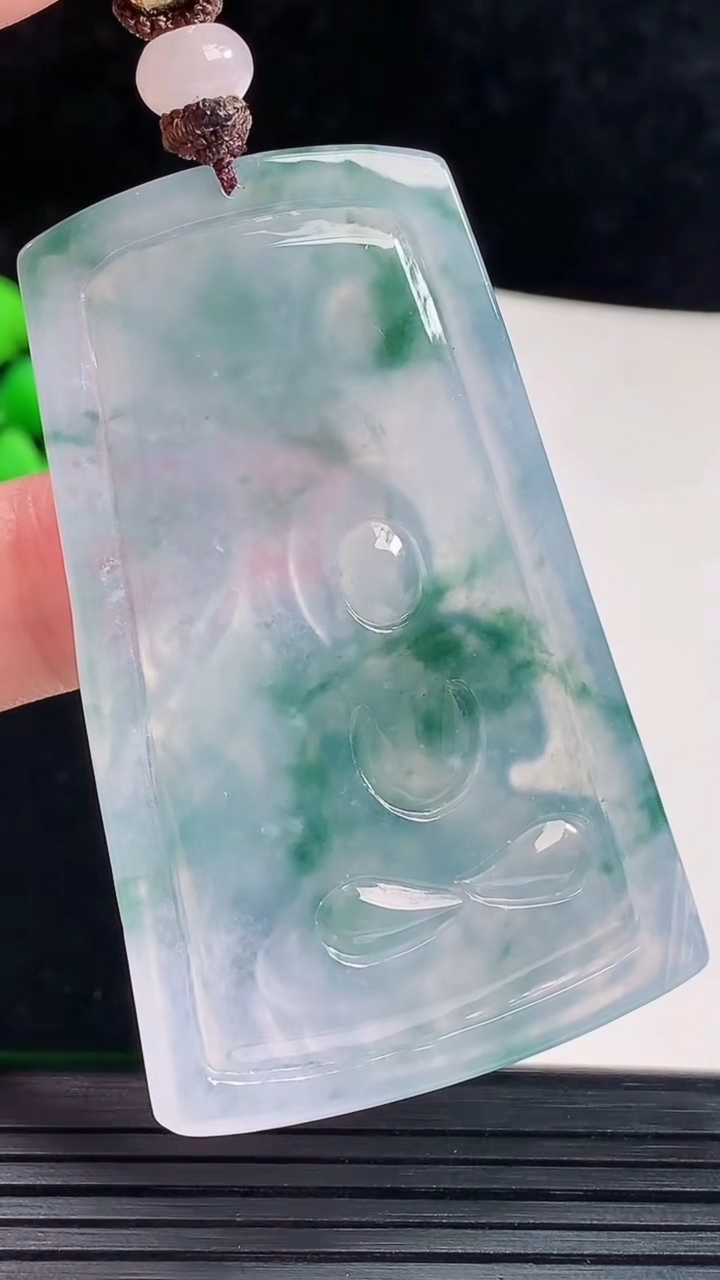天然A货翡翠种紫罗兰 飘花阿弥陀佛吊坠，尺寸63.5-40-6重量:31.05g
6月3日