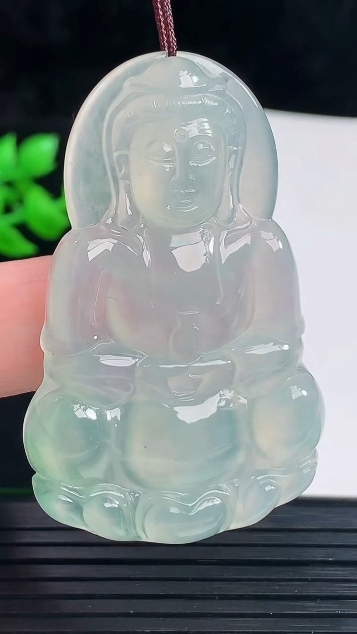 天然A货翡翠正装观音吊坠，尺寸54-34.5-5.6重量:18.99g
6月3日