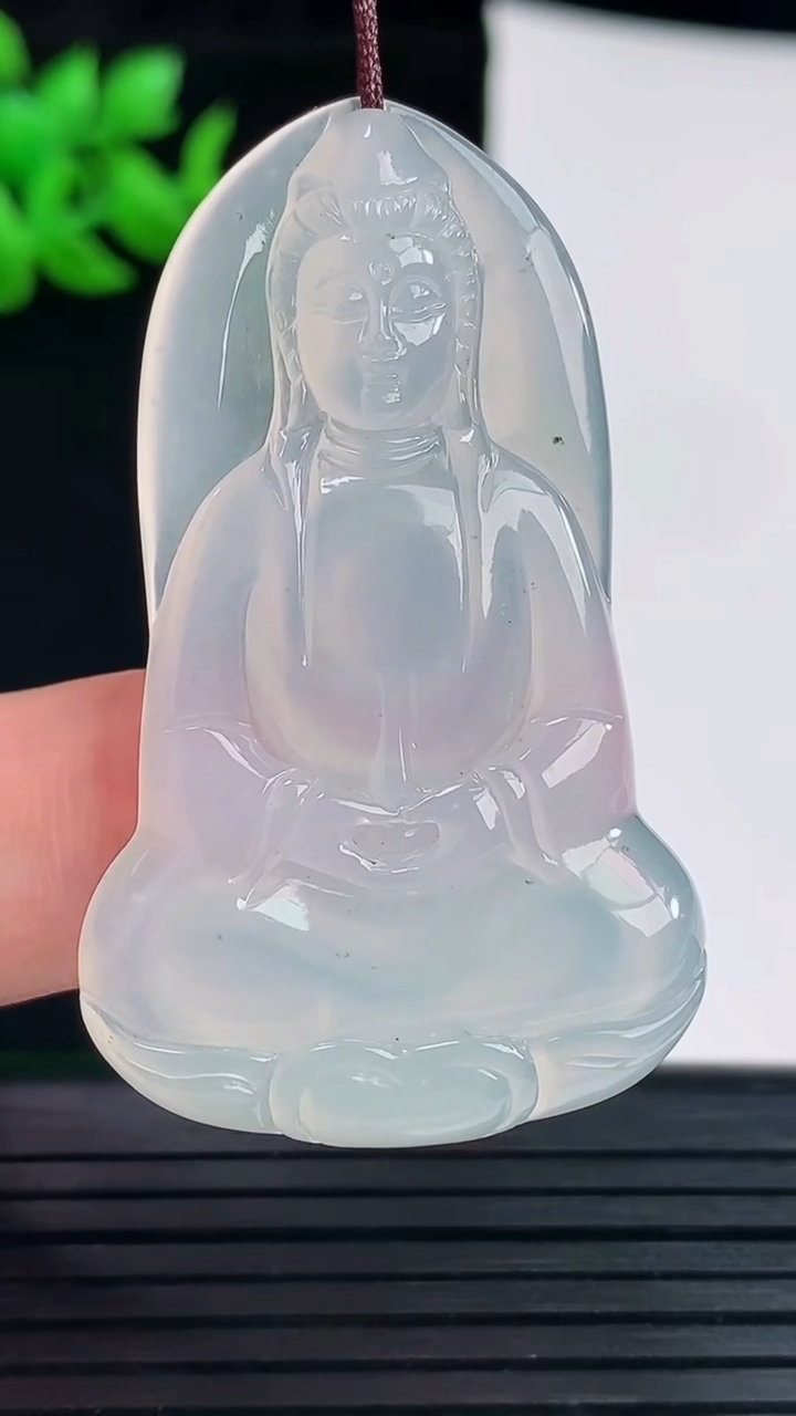 天然A货翡翠素衣观音吊坠，尺寸49.2-29.5-4.8重量:11.56g
6月3日