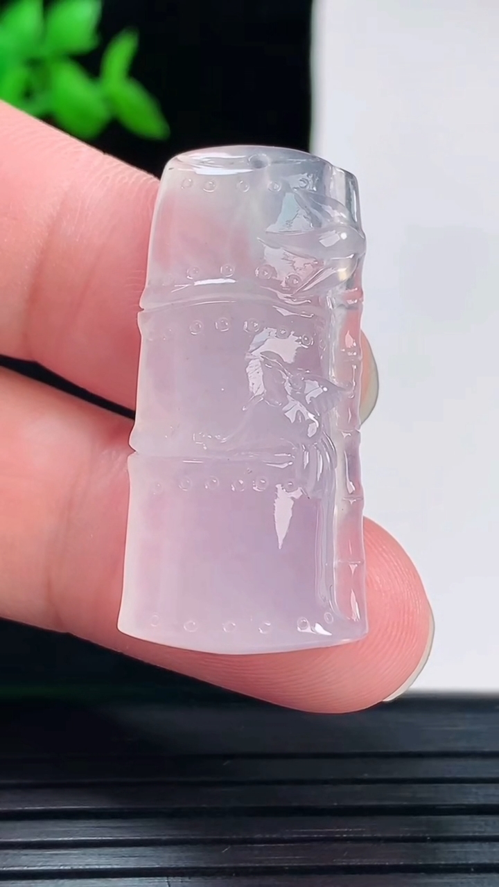 天然A货翡翠冰种紫罗兰节节高升 竹节吊坠，尺寸37-18-7重量:8.77g
6月3日