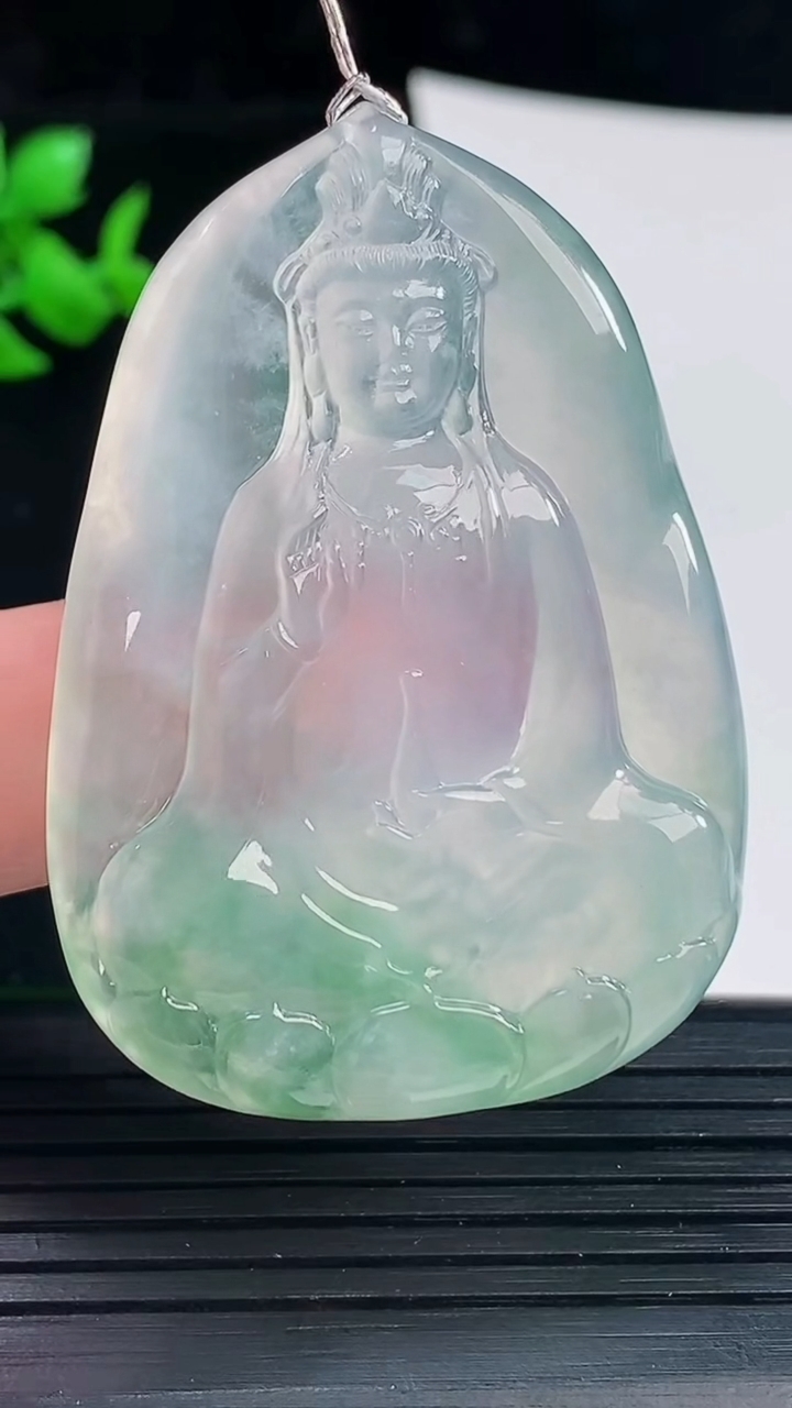 天然A货翡翠素衣观音吊坠，尺寸53-37-5.2重量:22.51g
6月3日
