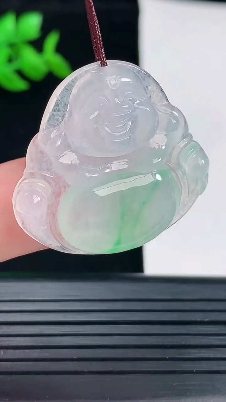 天然A货翡翠佛公吊坠，尺寸30-33-5.2重量:8.10g
6月3日
