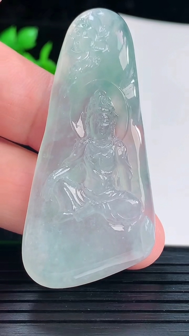 天然A货翡翠观音菩萨吊坠，尺寸59-28.5-7.5重量:22.69g
6月3日