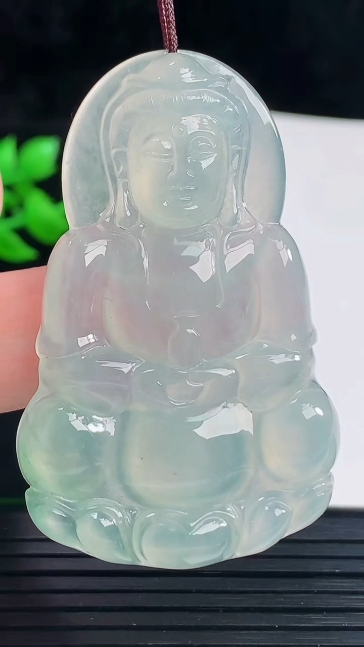 天然A货翡翠正装观音吊坠，尺寸54-34.5-5.6重量:18.99g
6月3日