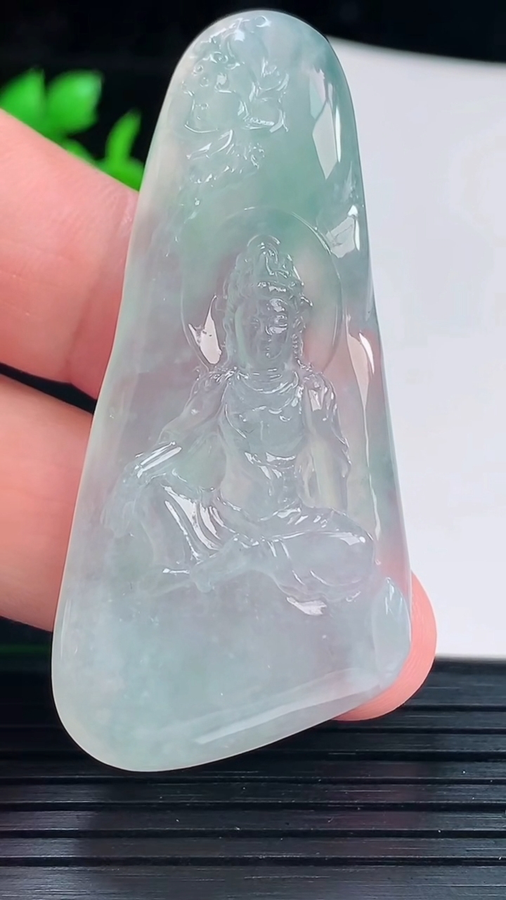 天然A货翡翠观音菩萨吊坠，尺寸59-28.5-7.5重量:22.69g
6月3日