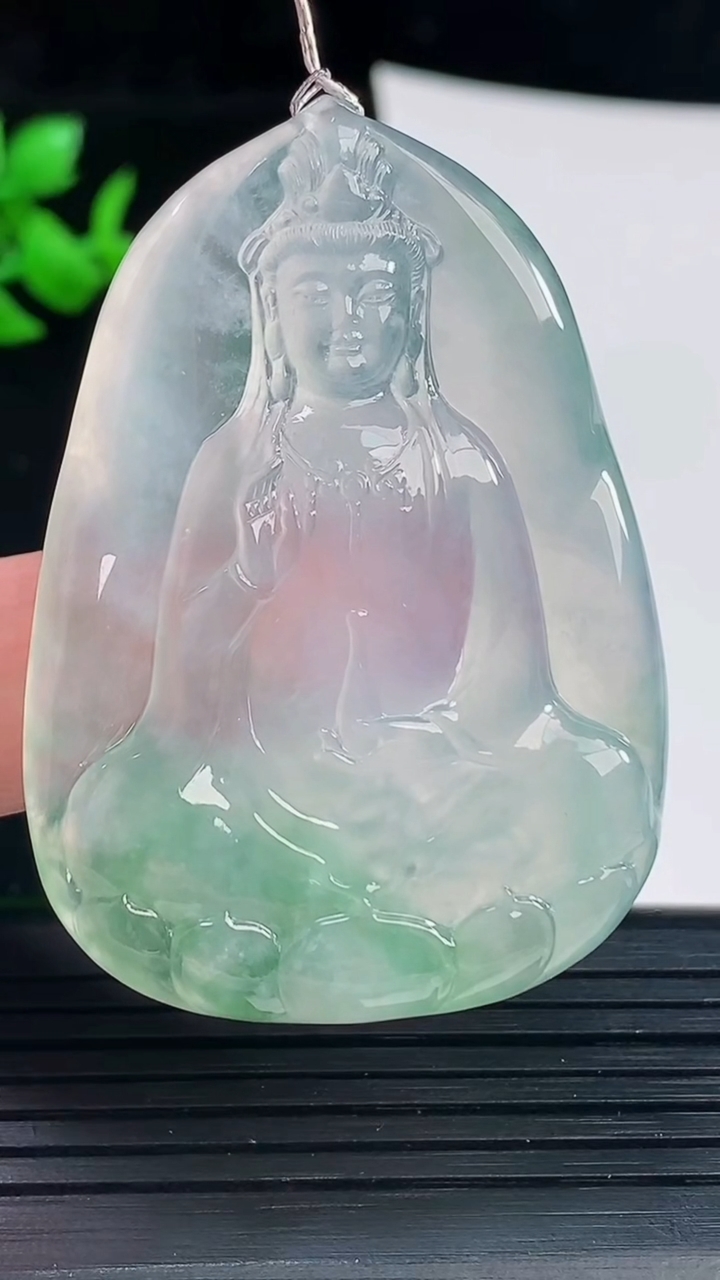 天然A货翡翠素衣观音吊坠，尺寸53-37-5.2重量:22.51g
6月3日