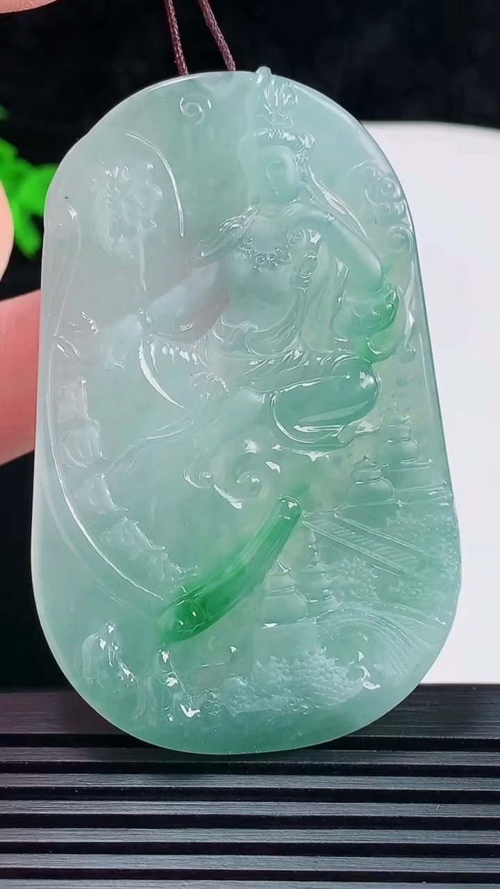 天然A货翡翠冰种蓝水观音菩萨吊坠，尺寸65-41-5.6 重量:32.71g
6月6日