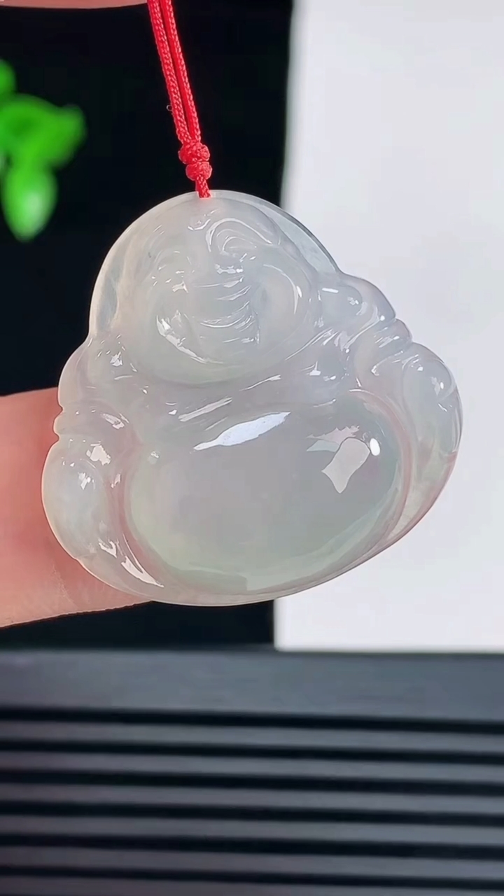 天然A货翡翠佛公吊坠，尺寸25-27-5.2 重量:5.36g
6月6日