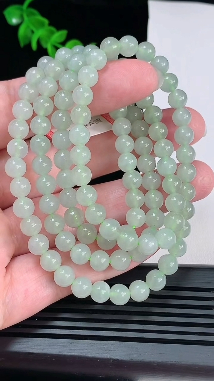 天然A货翡翠圆珠项链，尺寸7-108颗 重量:56.67g
6月6日