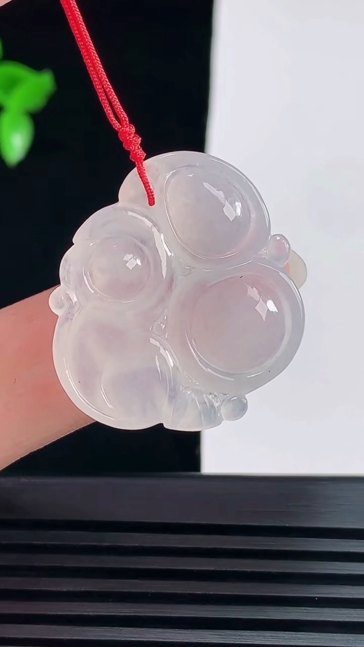 天然A货翡翠灵猴献瑞吊坠，尺寸28-25.8-4.5 重量:5.04g
6月6日
