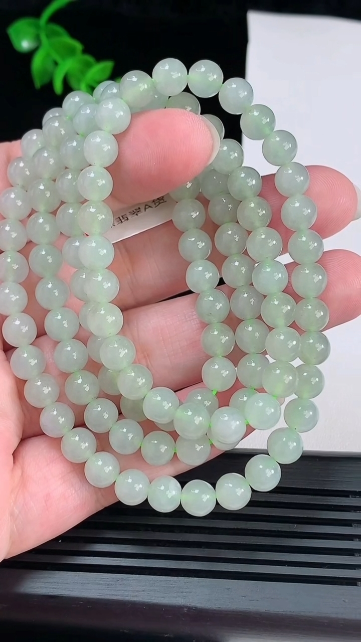 天然A货翡翠圆珠项链，尺寸7-108颗 重量:56.67g
6月6日