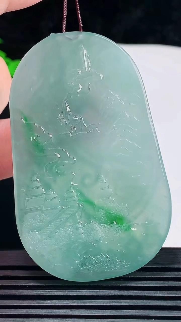 天然A货翡翠冰种蓝水观音菩萨吊坠，尺寸65-41-5.6 重量:32.71g
6月6日