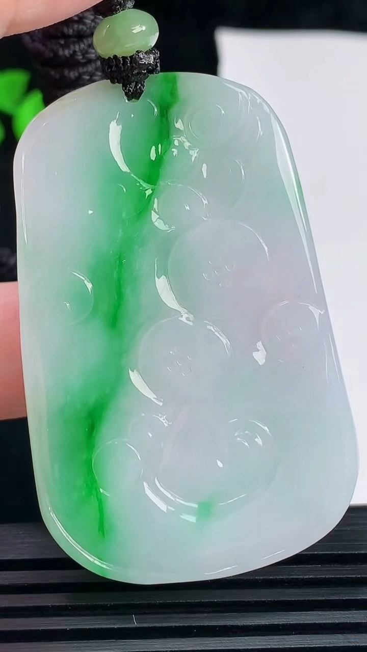 天然A货翡翠龙牌吊坠，尺寸54-35.6-5 重量:25.75g
6月6日