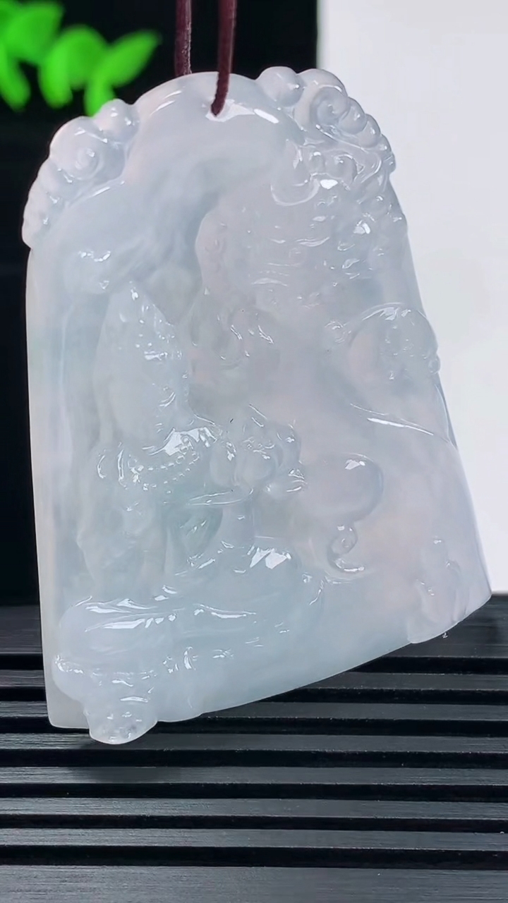 天然A货翡翠冰种紫罗兰文殊菩萨吊坠，尺寸51-38.5-5 重量:19.92g
6月6日