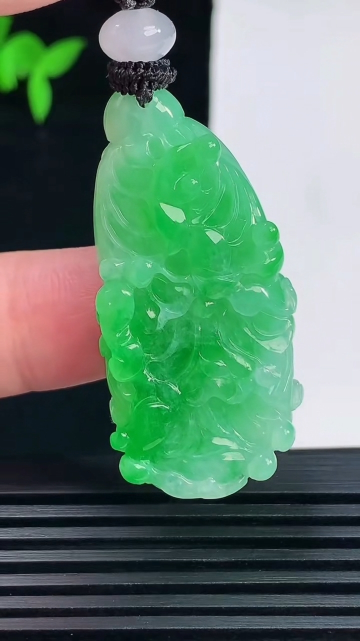 天然A货翡翠白菜吊坠，尺寸41-20.6-10 重量:17.75g
6月6日