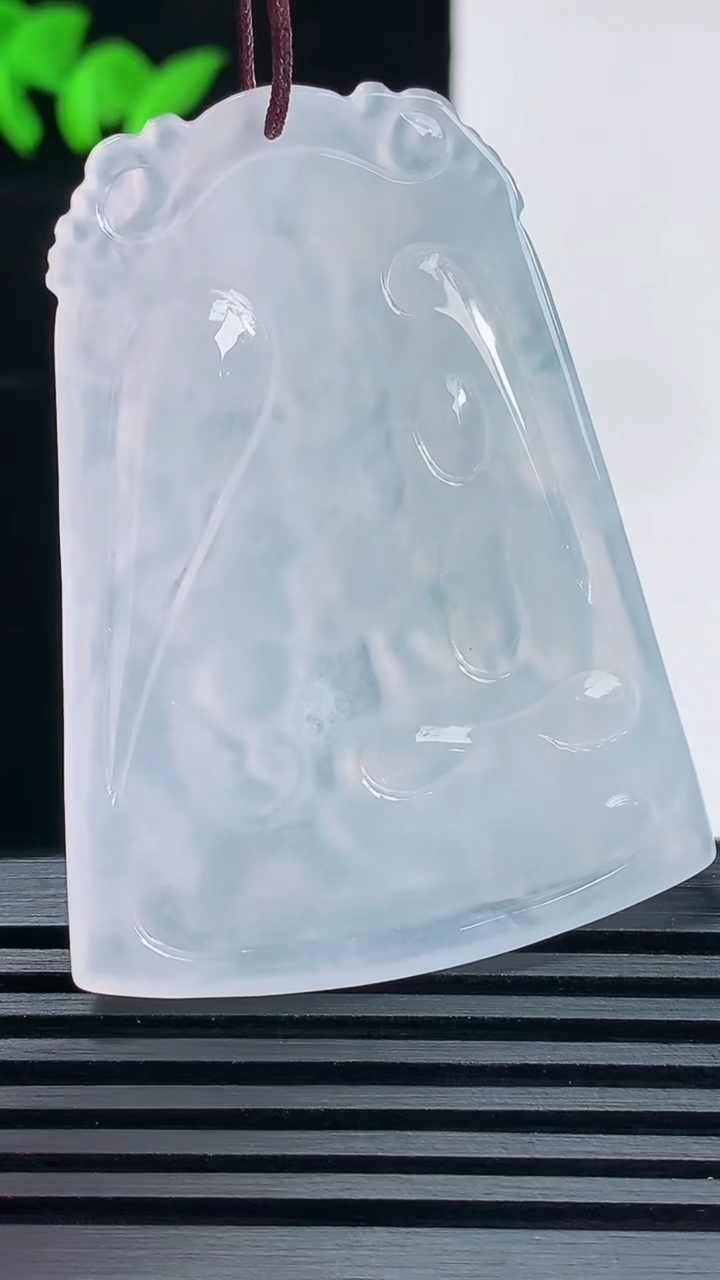 天然A货翡翠冰种紫罗兰文殊菩萨吊坠，尺寸51-38.5-5 重量:19.92g
6月6日