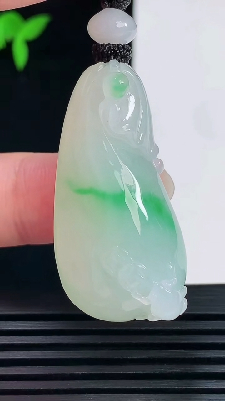 天然A货翡翠福袋吊坠，尺寸40.5-20-13 重量:20.57g
6月6日