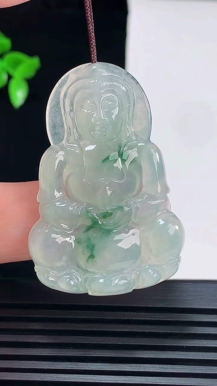 天然A货翡翠飘花正装观音吊坠，尺寸44.6-30-4.5 重量:10.14g
6月6日