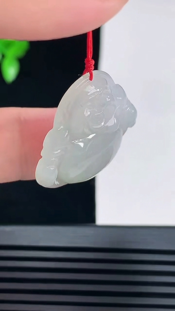 天然A货翡翠佛公吊坠，尺寸25-27-5.2 重量:5.36g
6月6日