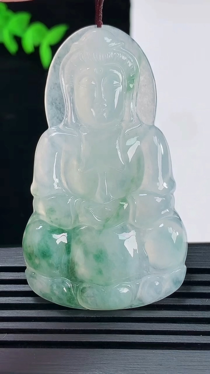 天然A货翡翠冰种飘花正装观音吊坠，尺寸59-34-4.6 重量:17.01g
6月6日