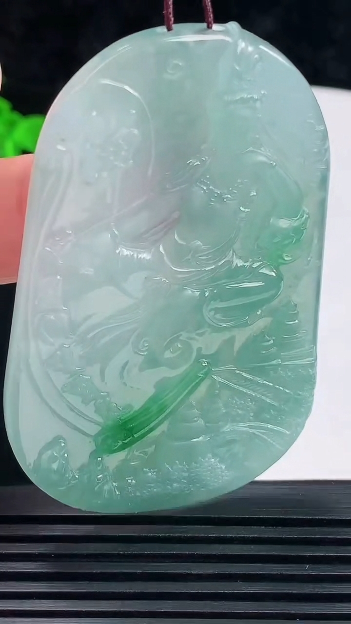 天然A货翡翠冰种蓝水观音菩萨吊坠，尺寸65-41-5.6 重量:32.71g
6月6日