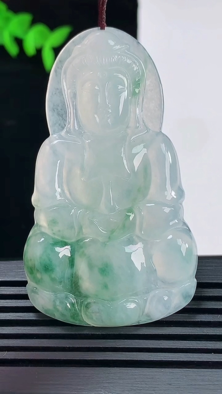 天然A货翡翠冰种飘花正装观音吊坠，尺寸59-34-4.6 重量:17.01g
6月6日