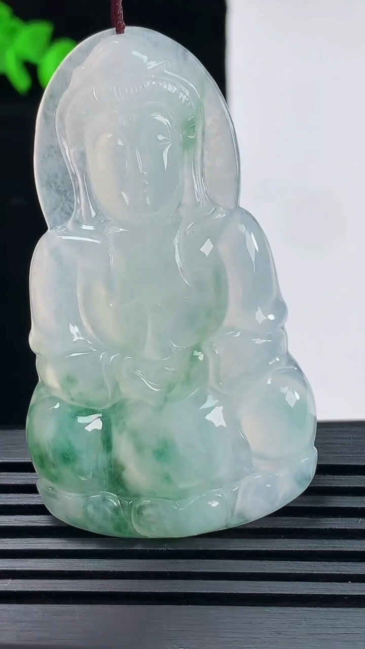 天然A货翡翠冰种飘花正装观音吊坠，尺寸59-34-4.6 重量:17.01g
6月6日