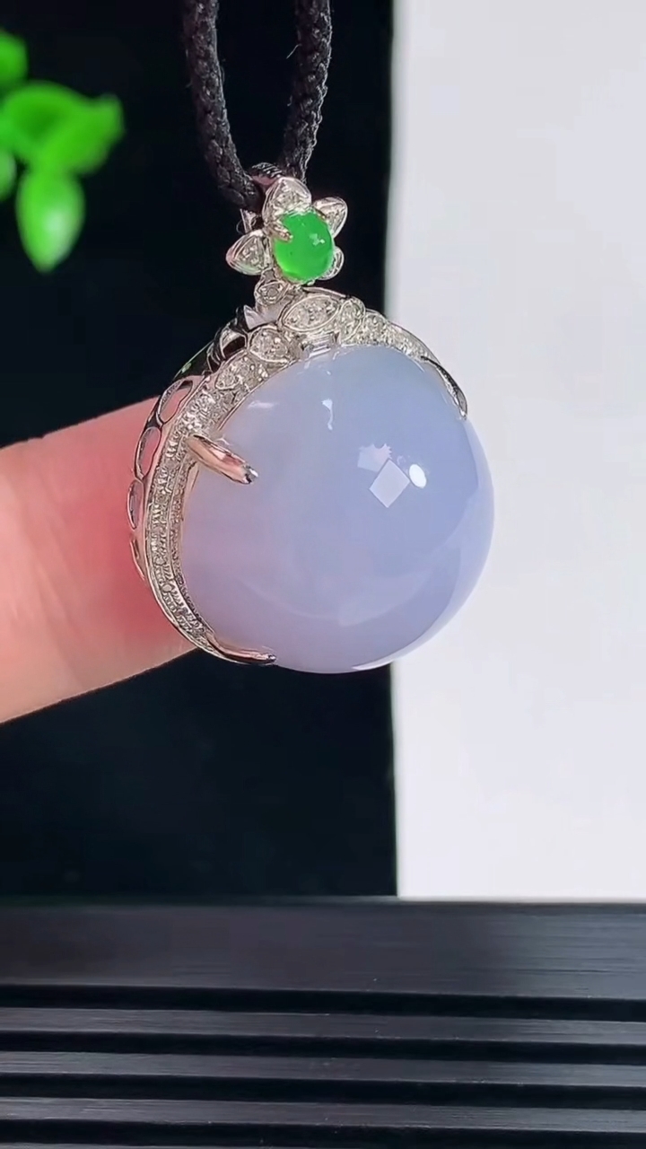天然A货翡翠18k金紫罗兰蛋面吊坠，尺寸30-21-14.6，裸石19 重量:8.95g
6月7日
