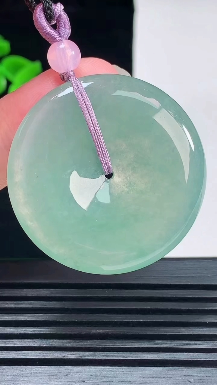 天然A货翡翠平安扣吊坠，尺寸36-5.5 重量:16.36g
6月7日