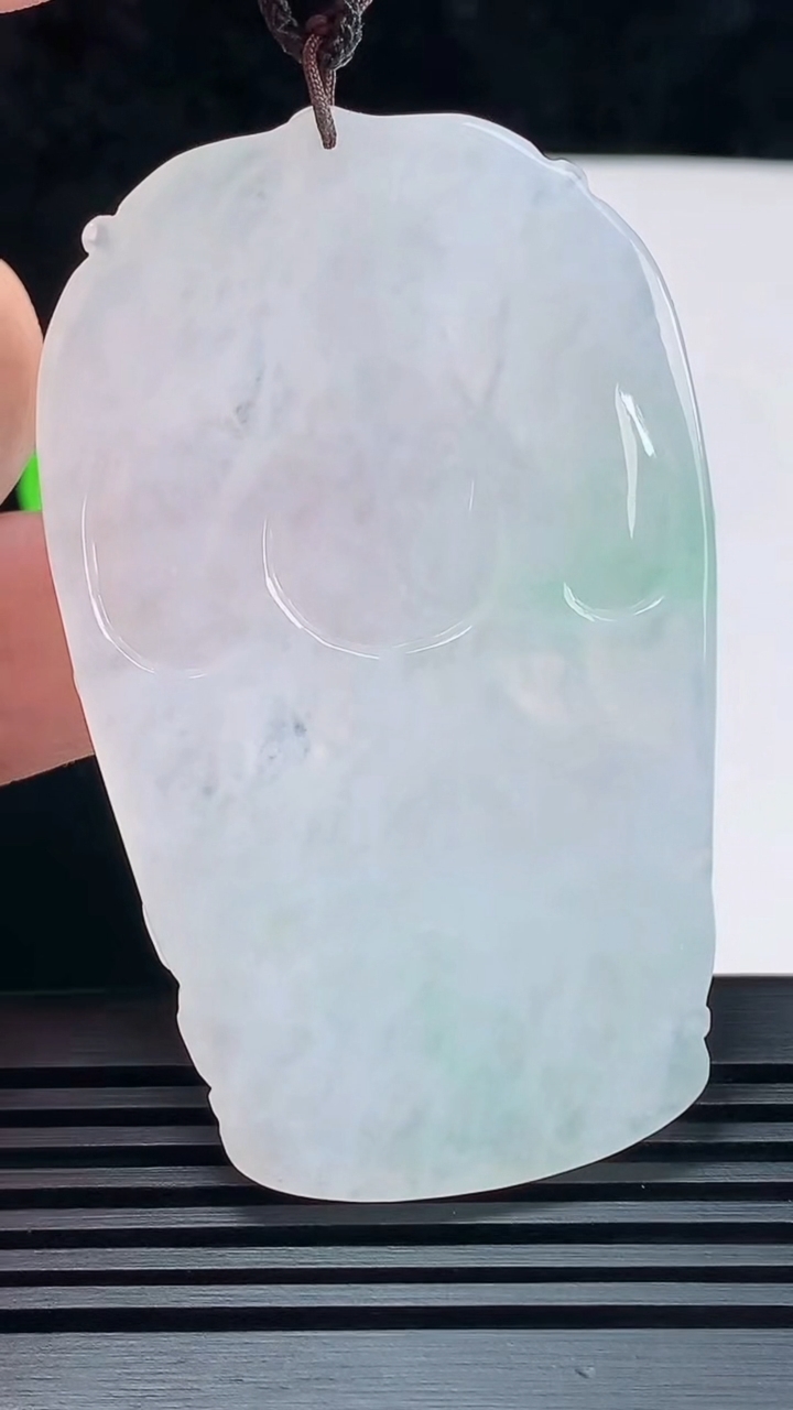 天然A货翡翠大势至菩萨吊坠，尺寸65.5-40-5 重量:30.57g
6月7日