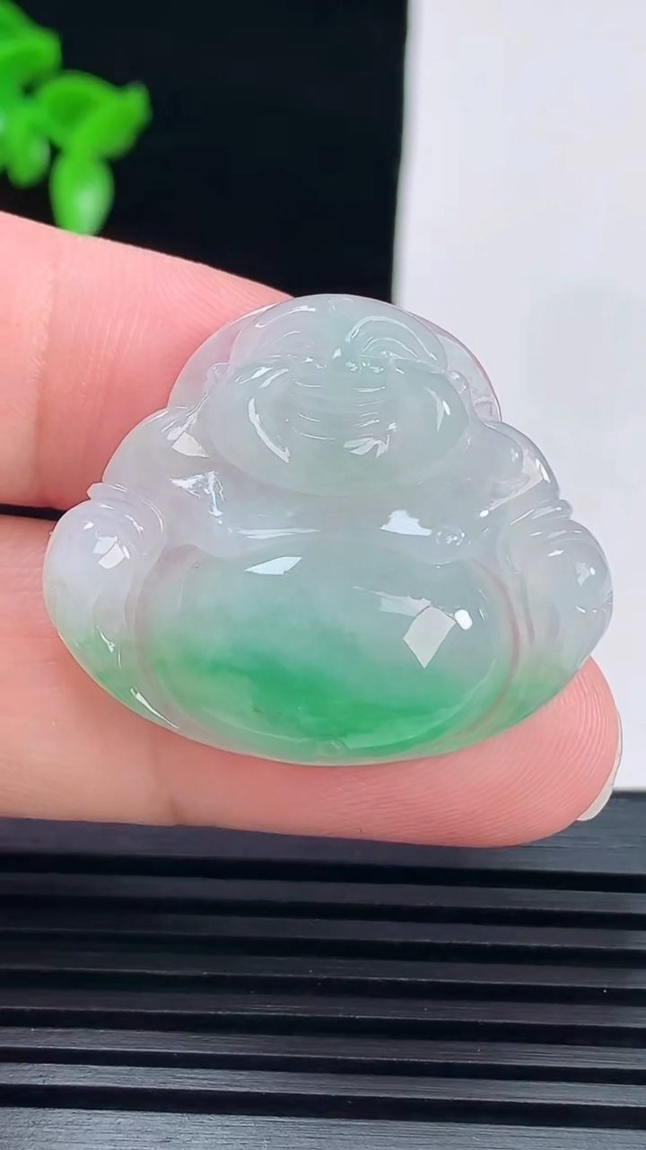 天然A货翡翠佛公吊坠，尺寸28-34-6 重量:7.99g
6月7日