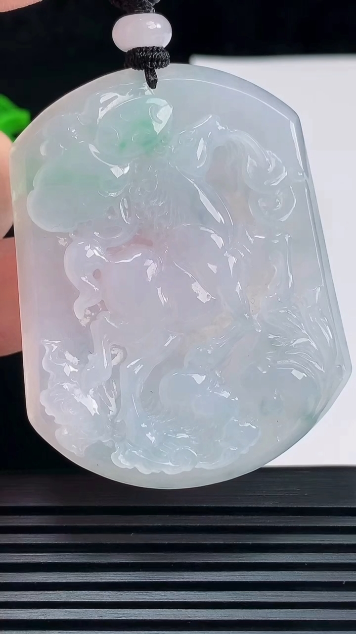 天然A货翡翠生肖马吊坠，尺寸57-45.5-6 重量:32.10g
6月7日