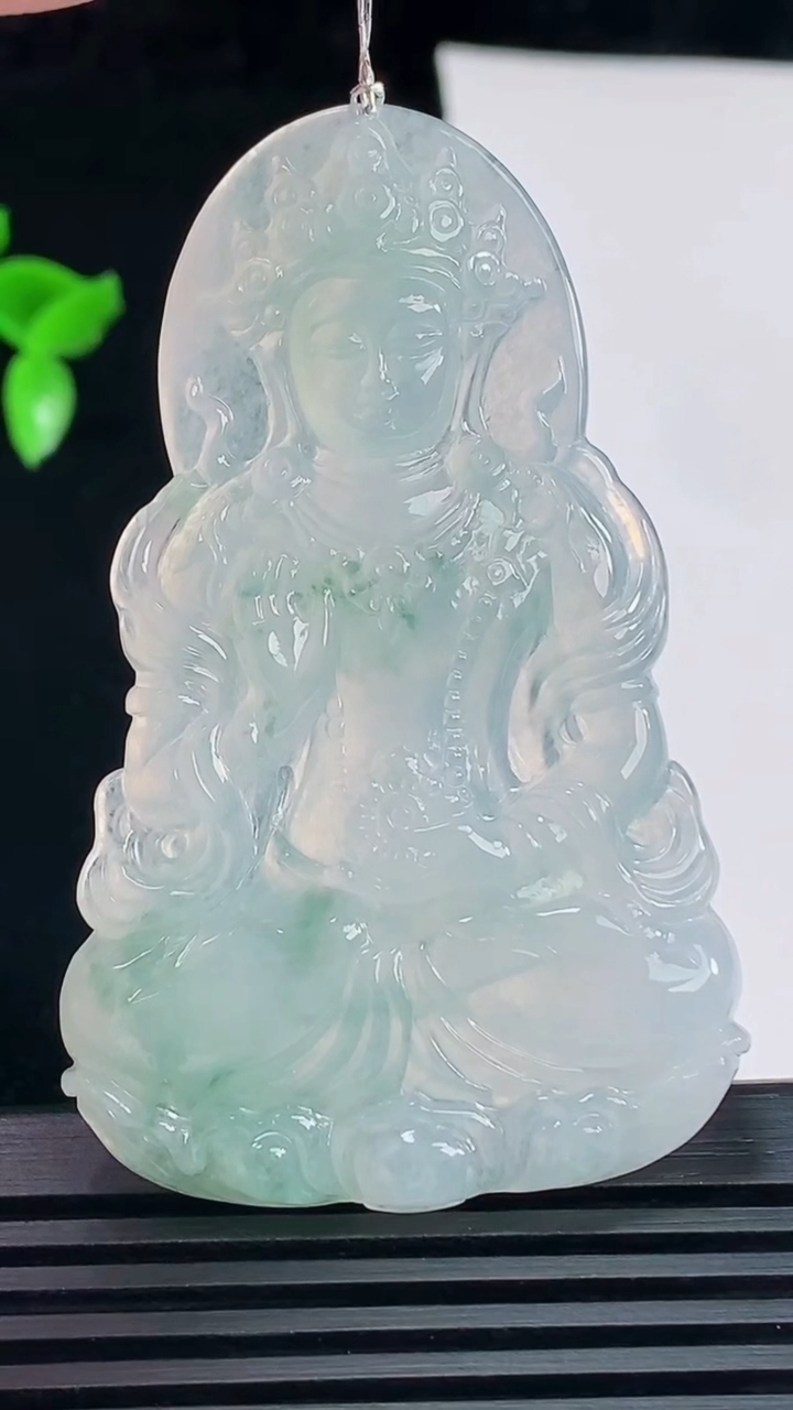天然A货翡翠种飘花度母菩萨吊坠，尺寸61-38-5.2 重量:20.17g
6月7日
