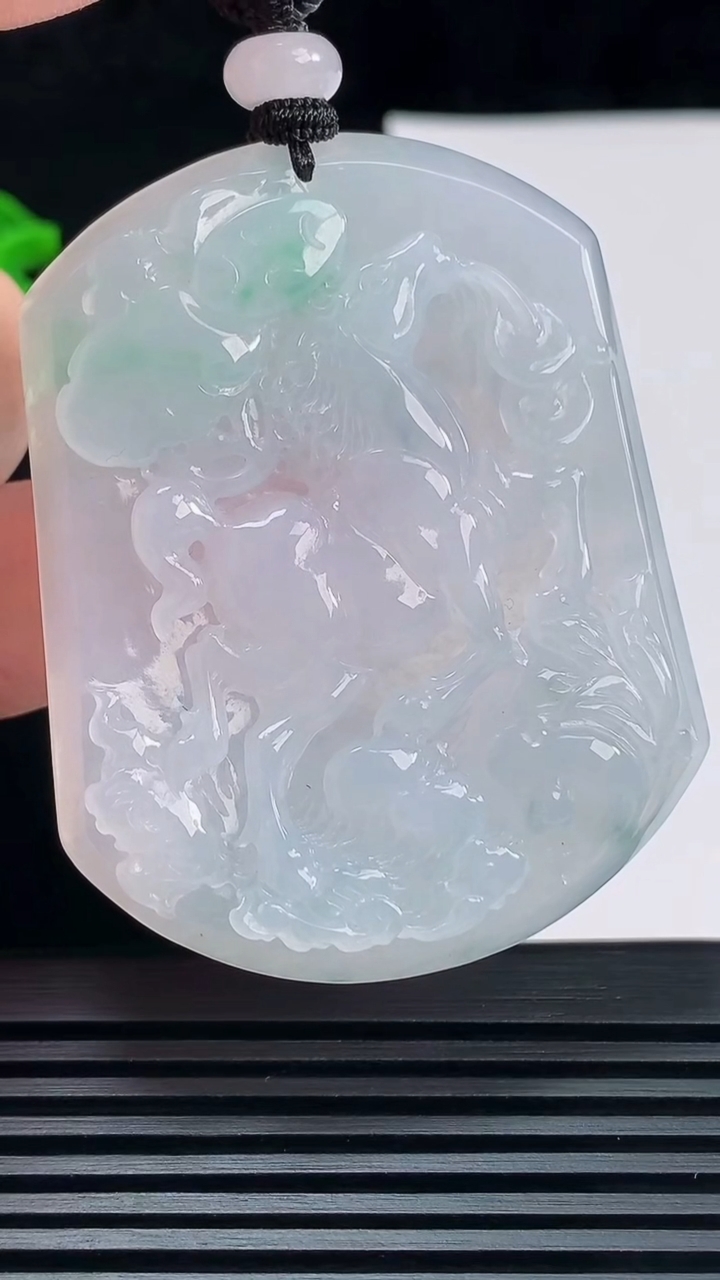 天然A货翡翠生肖马吊坠，尺寸57-45.5-6 重量:32.10g
6月7日