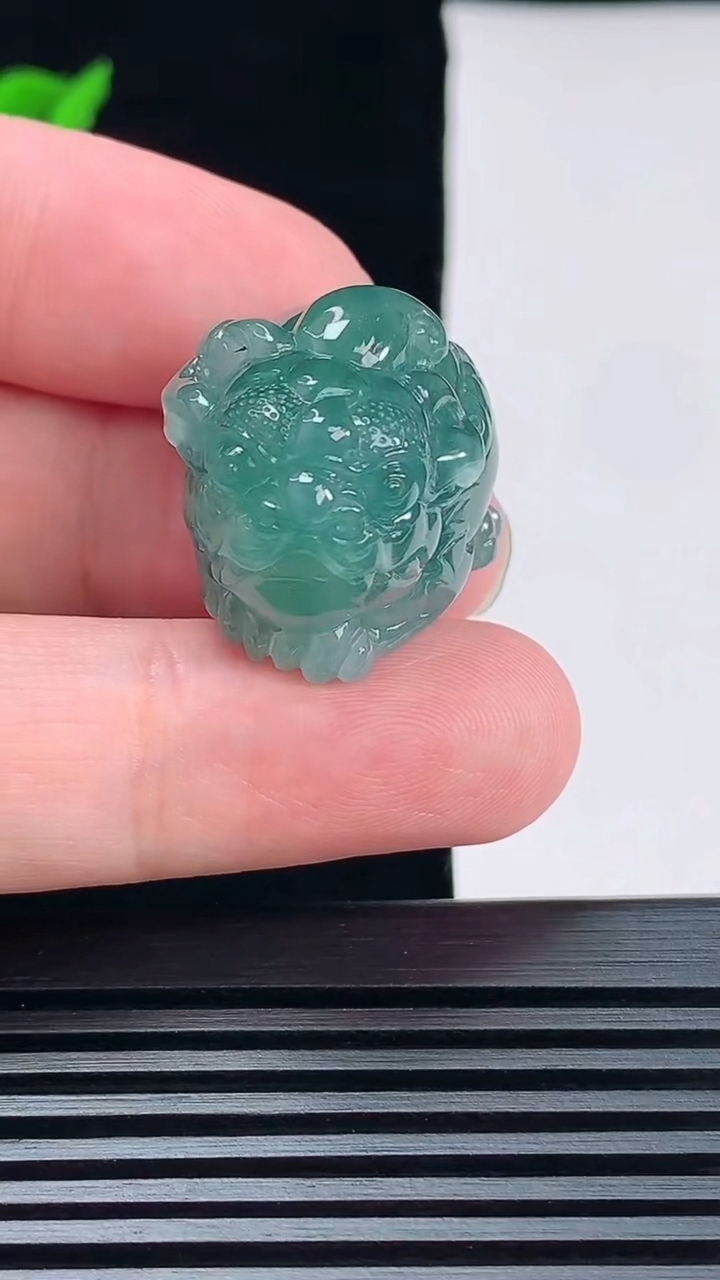 天然A货翡翠飘花金蟾吊坠，尺寸25-18.2-20 重量:17.04g
6月7日