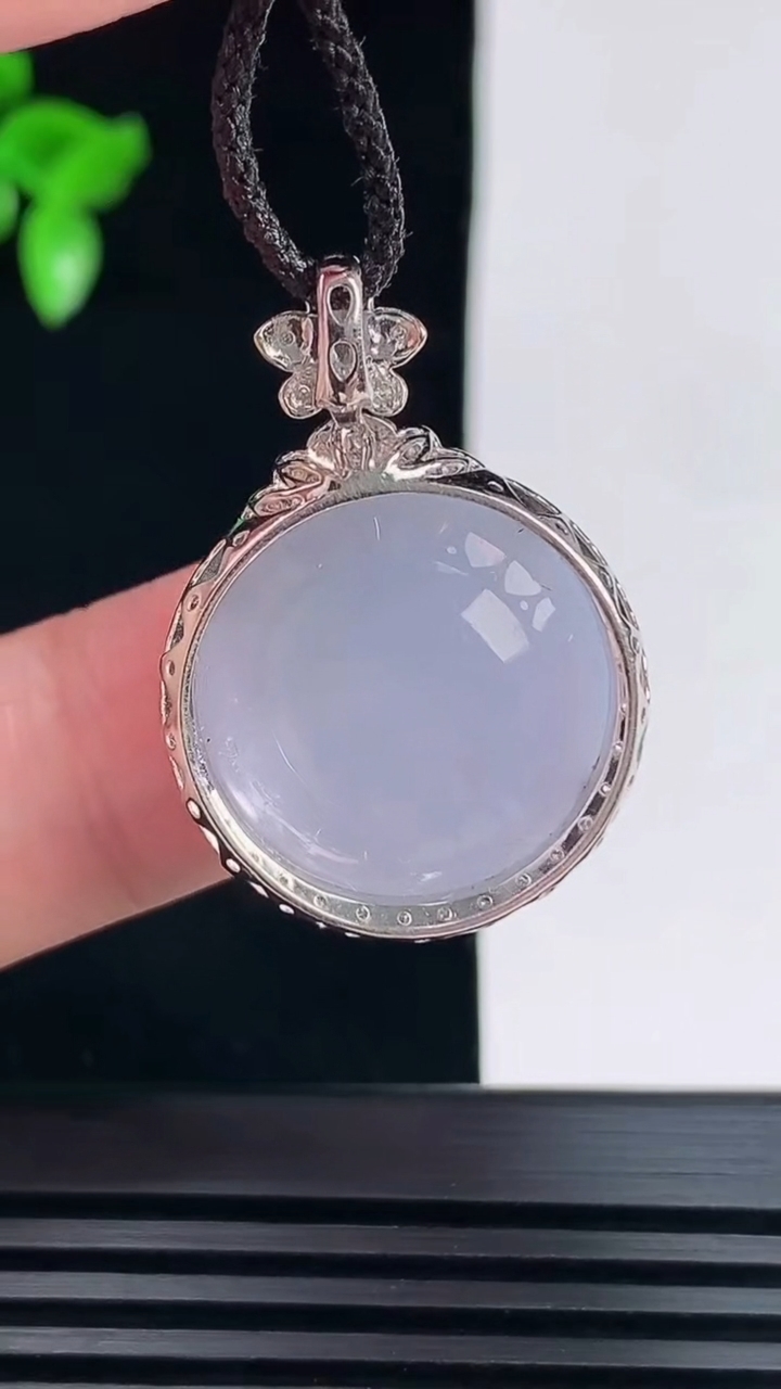 天然A货翡翠18k金紫罗兰蛋面吊坠，尺寸30-21-14.6，裸石19 重量:8.95g
6月7日